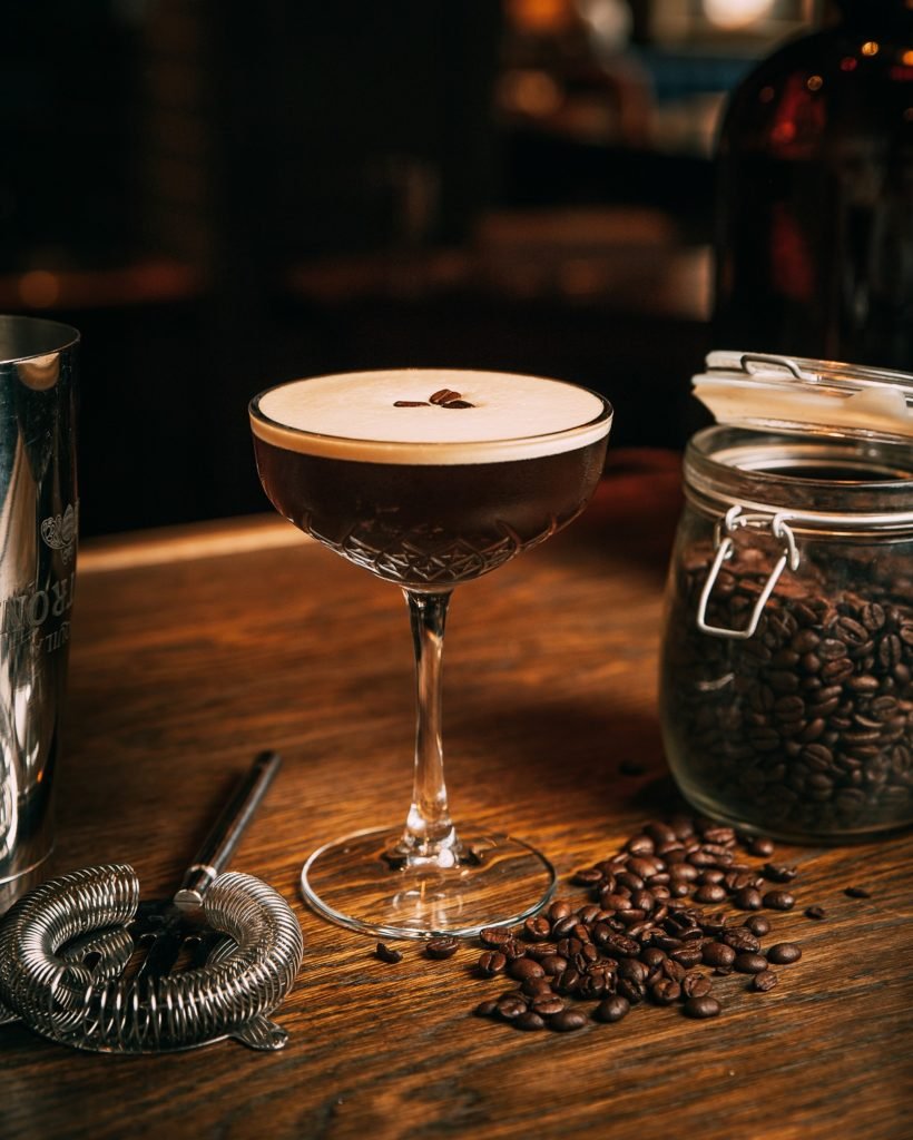 WIE UND WARUM ESPRESSO MARTINI ZUM IN-DRINK WURDE